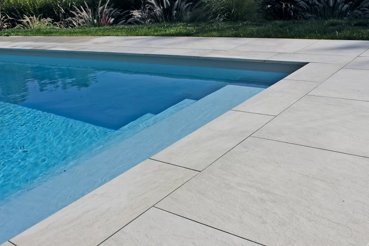 Havuz Yüzeyindeki Kireç Nasıl Temizlenir